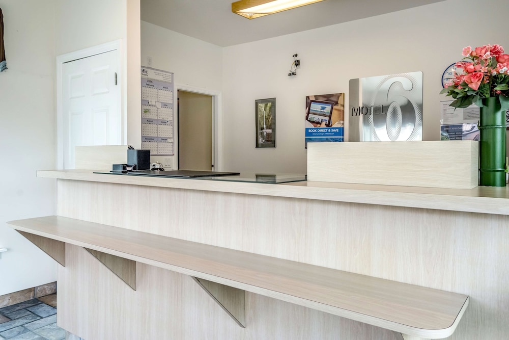 Lobby at Motel6 Albany, OR, ALBANY - OR