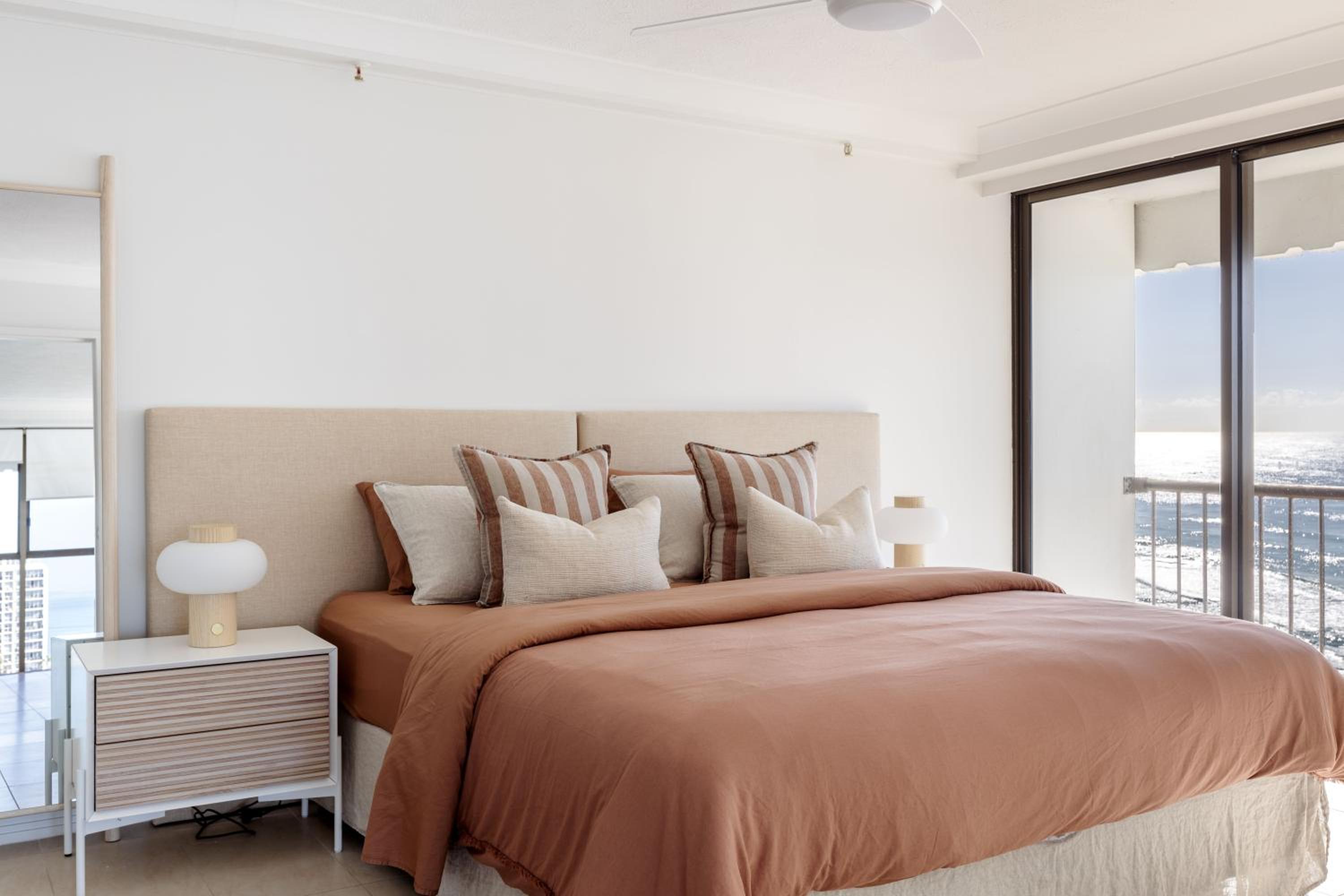 شقة سيغنتشر بإطلالة على البحر بغرفتي نوم، De Ville Apartments 2/8