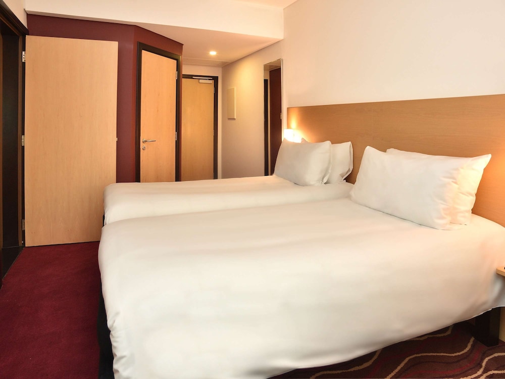 Ibis Seef Manama 11/69