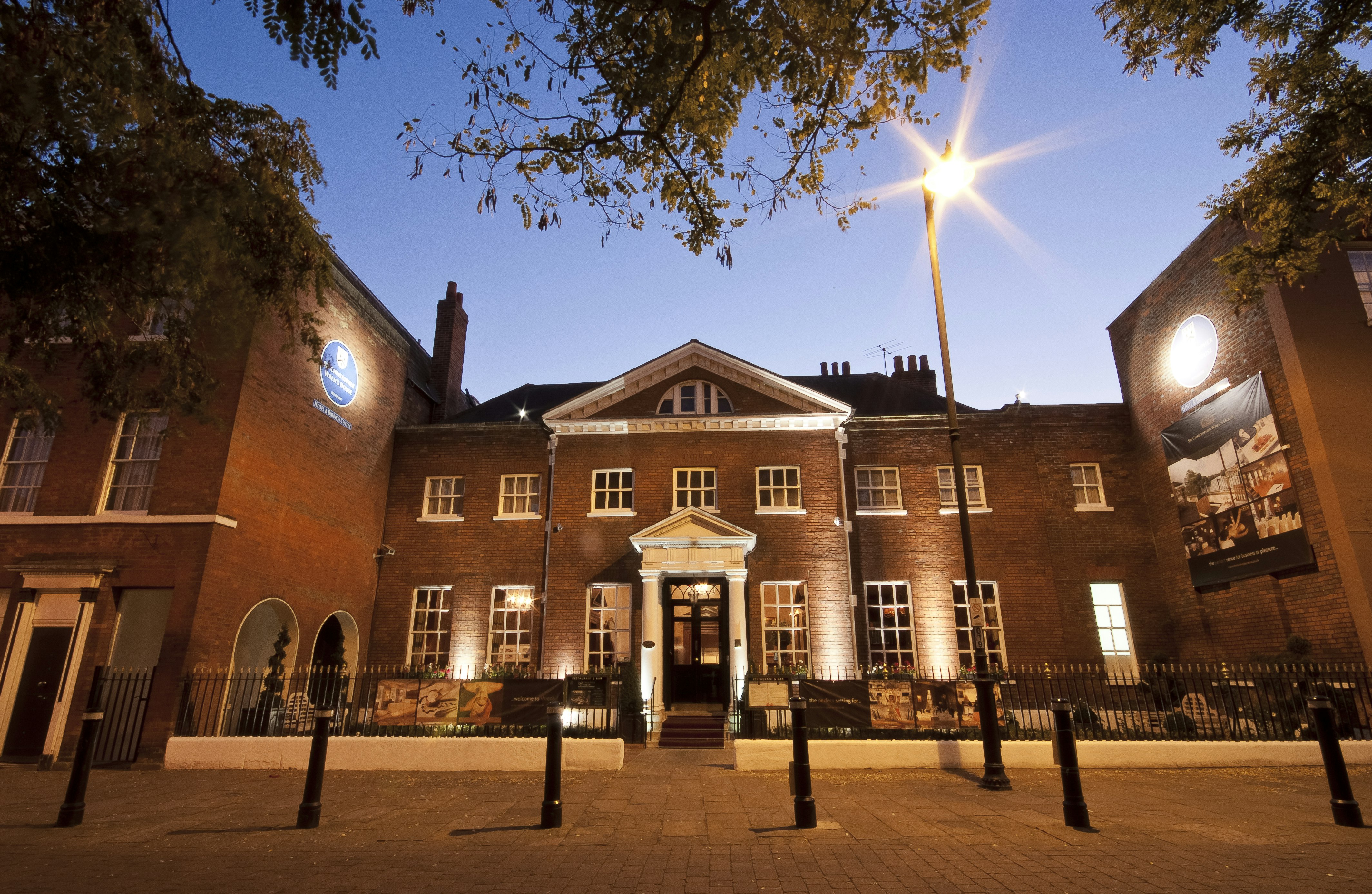 SIR CHRISTOPHER WREN HOTEL AND SPA 3/84