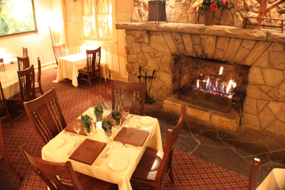 The Historic Summit Inn 35/53