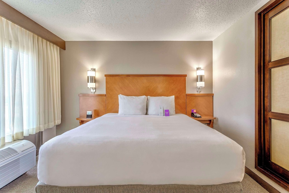 Hyatt Place Kansas City/Overland Park/Convention Center 11/50