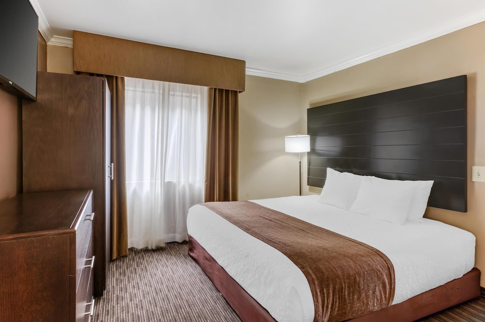SUITE, KING BED, SOFA, ACCESSIBLE