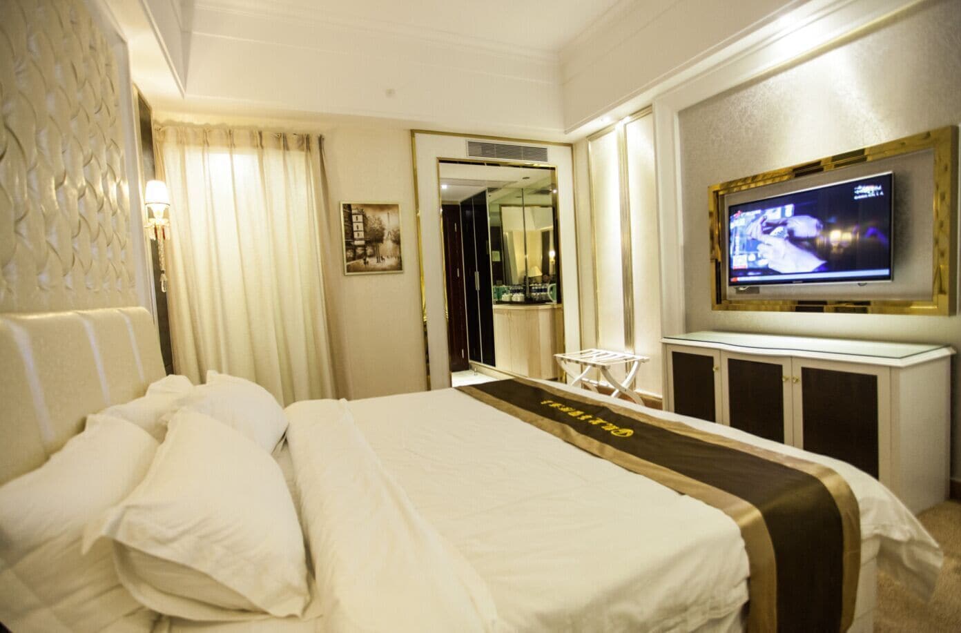 BUSINESS, DOUBLE BED