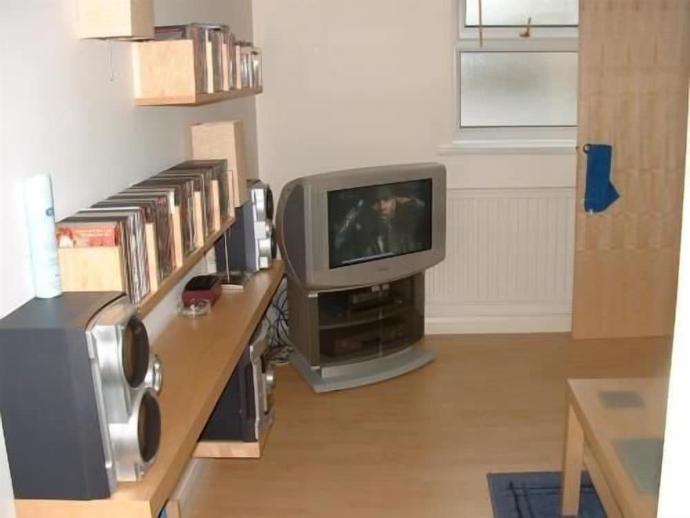 Earle House Serviced Apartments 38/50