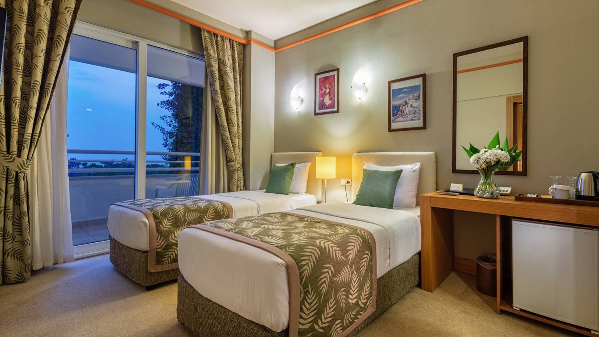 Suite, Lateral Side Sea View
