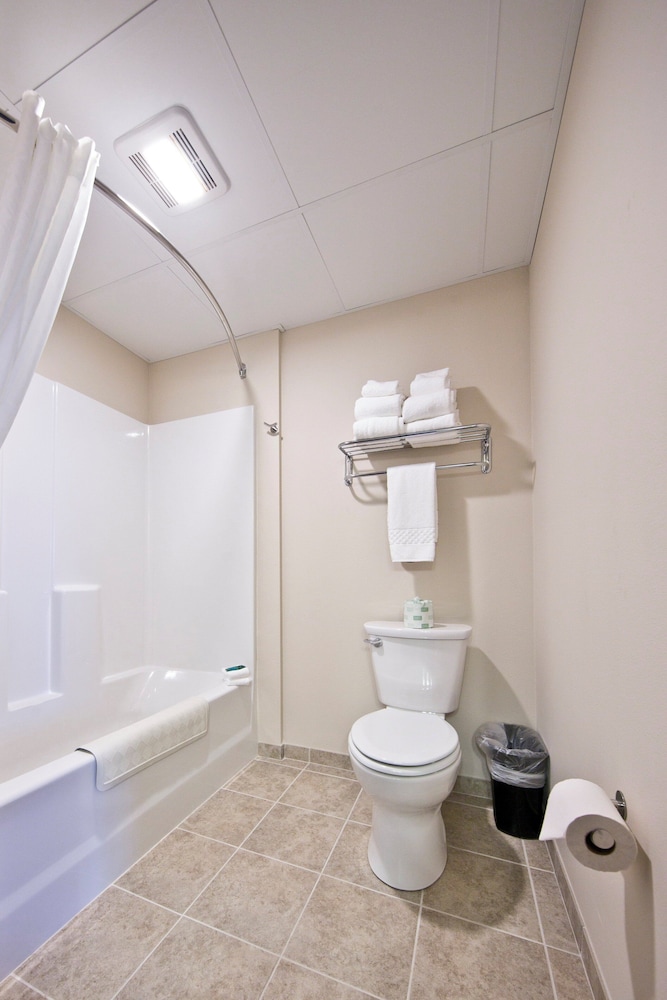 Cobblestone Inn & Suites - Boone 47/50