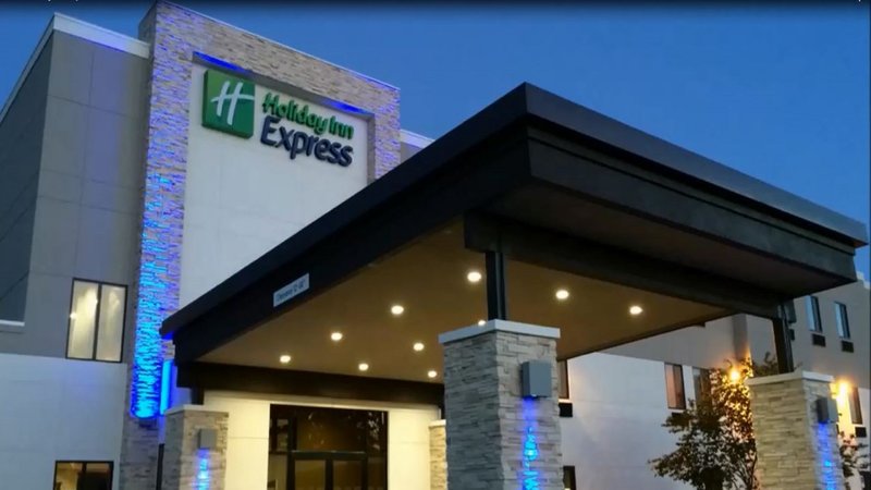 Holiday Inn Express & Suites Oklahoma City Airport 4/36