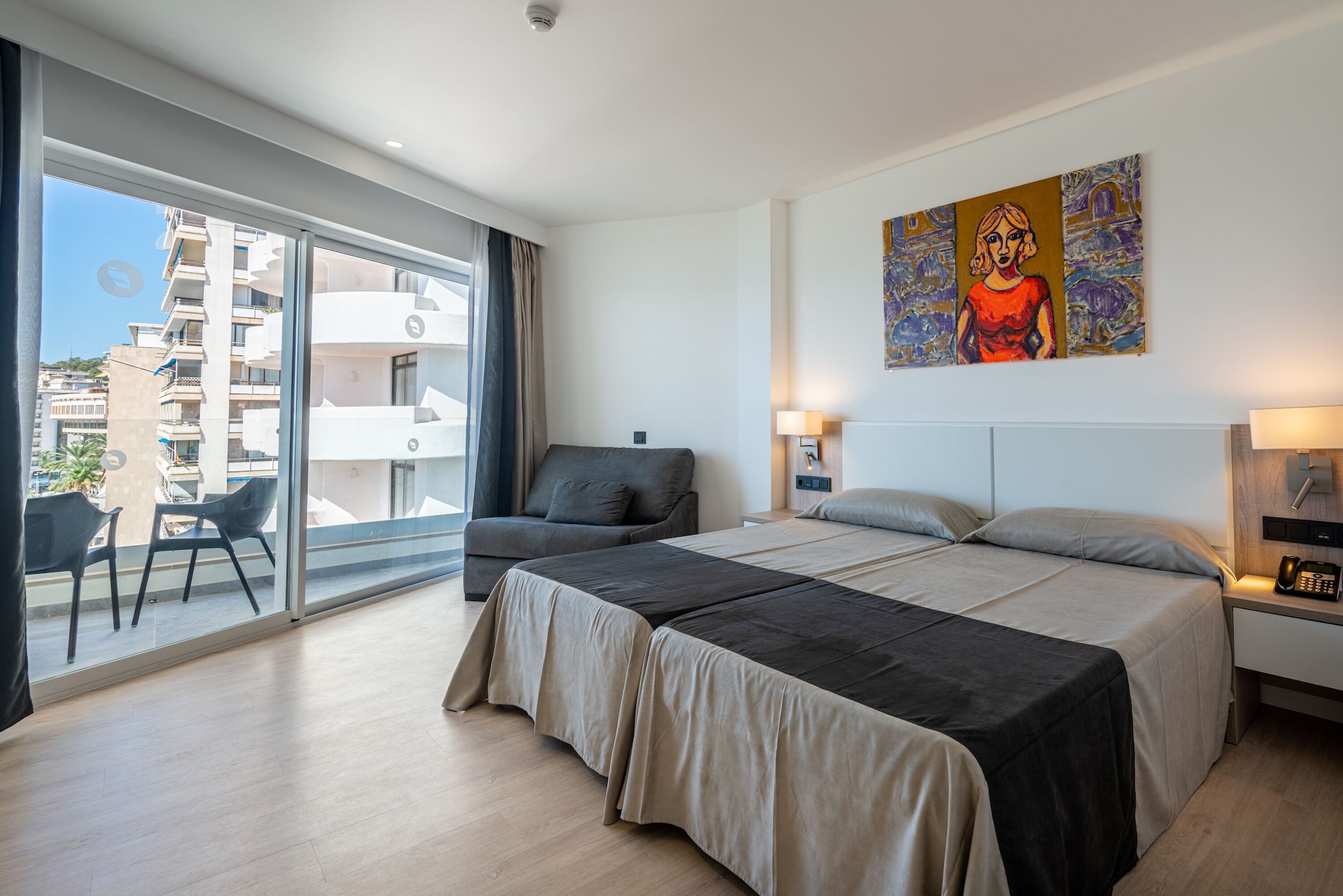 ROOM, DOUBLE BED, PARTIAL SEA VIEW