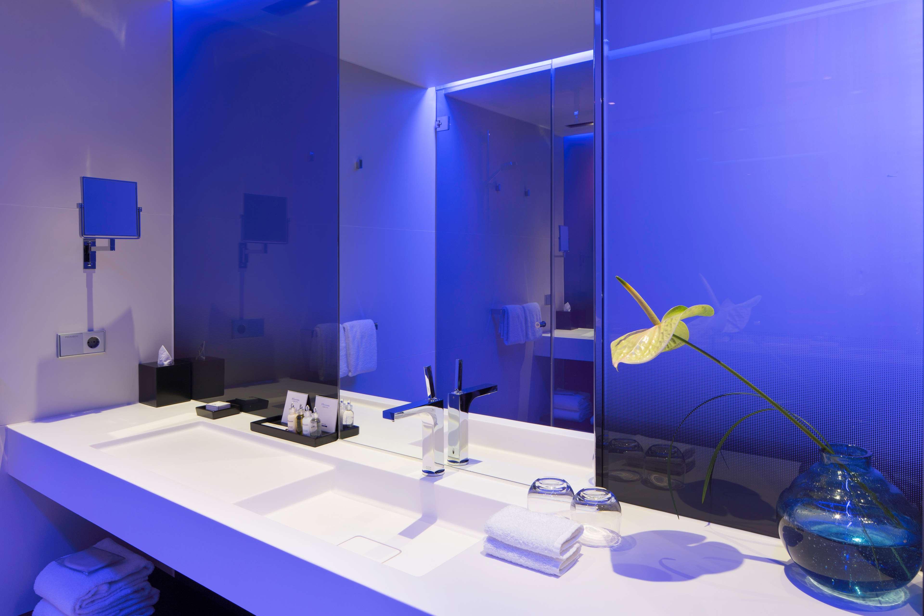غرفة بسرير كينج بإطلالة، Art Otel Amsterdam 2/3