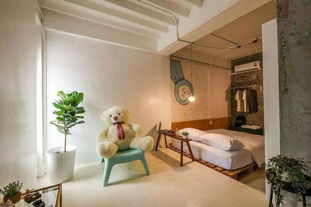Pastelhouse hostel 9/21