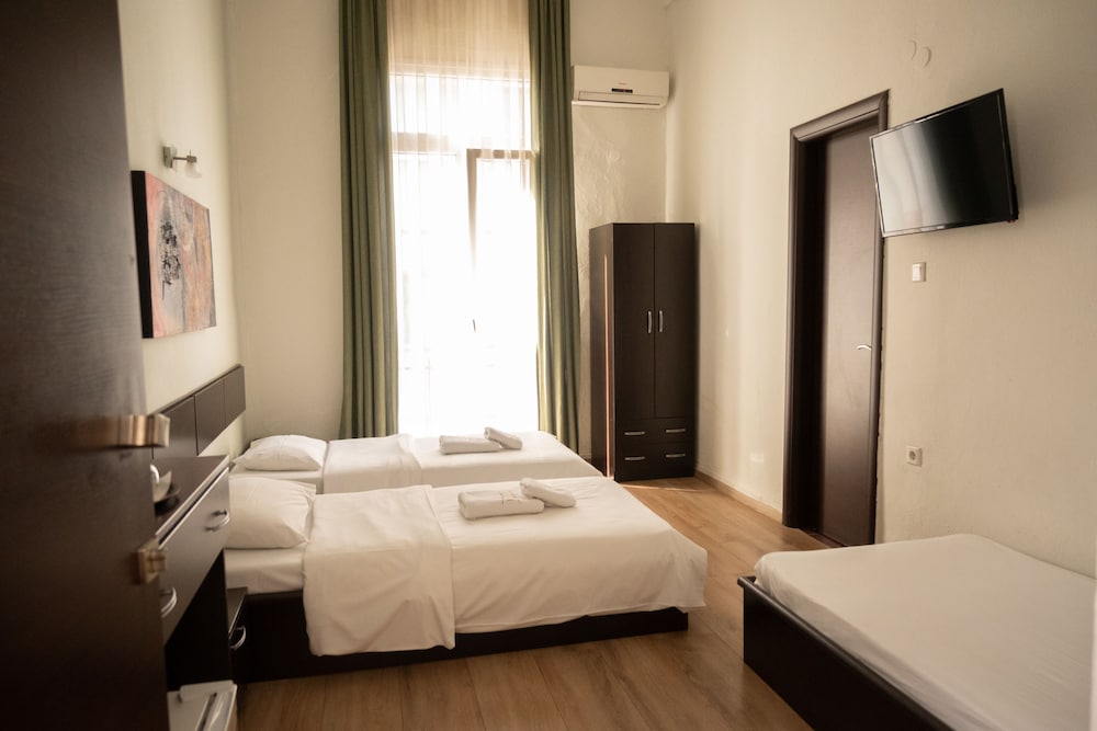 Hotel Ilisia 9/68