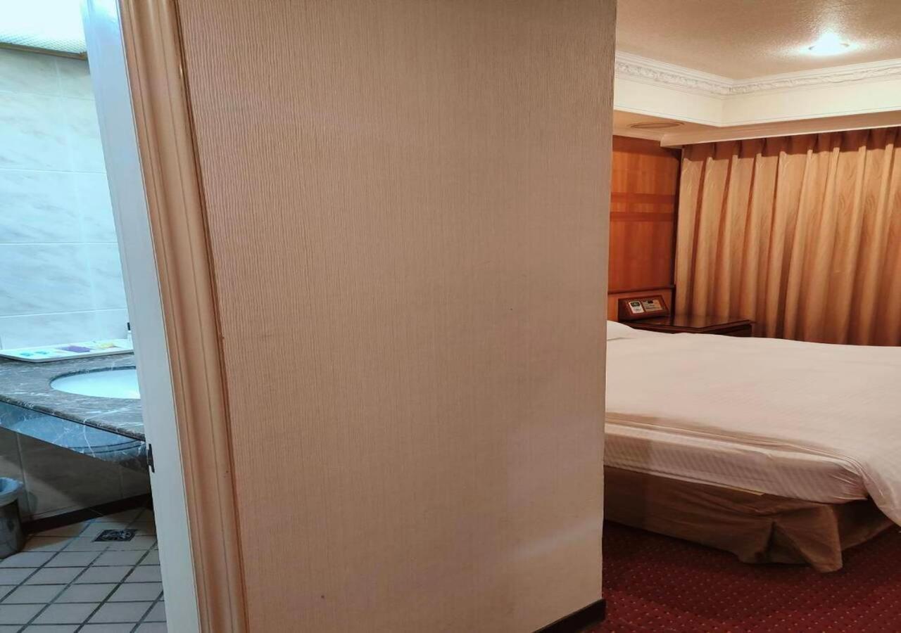 Champion Hotel 31/50