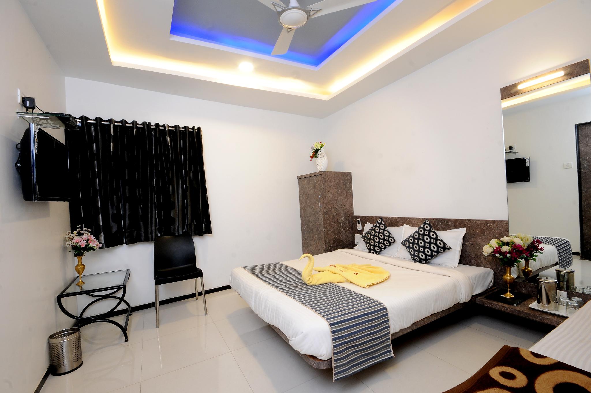 Super, Deluxe, Queen Bed, Sofa، Hotel Vyankatesh 2/2