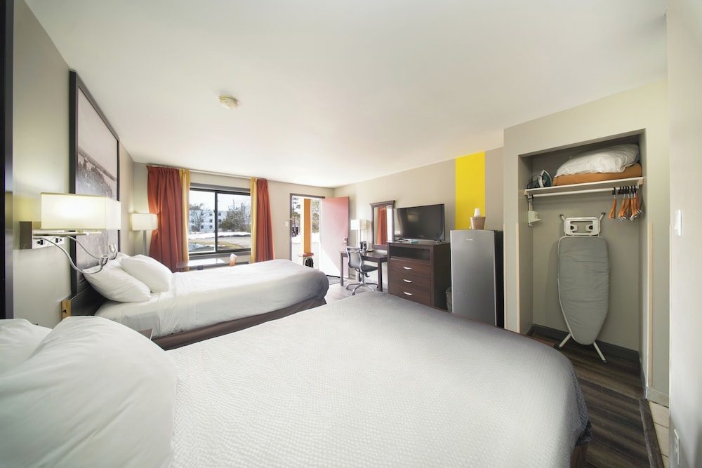 EFFICIENCY, 2 DOUBLE BEDS