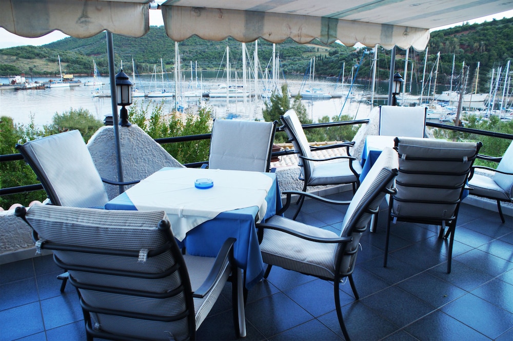 Drymna Hotel 21/50