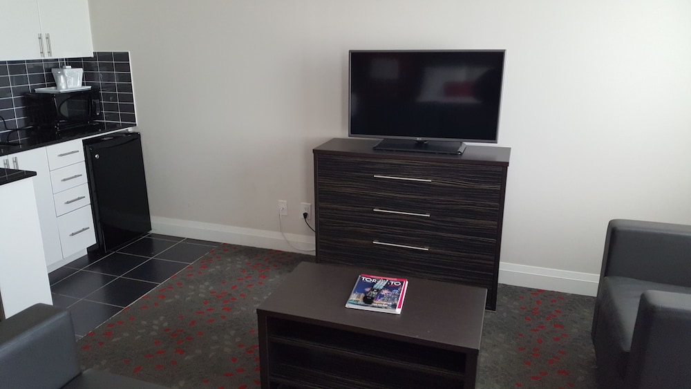 Liberty Suites Hotel 32/63