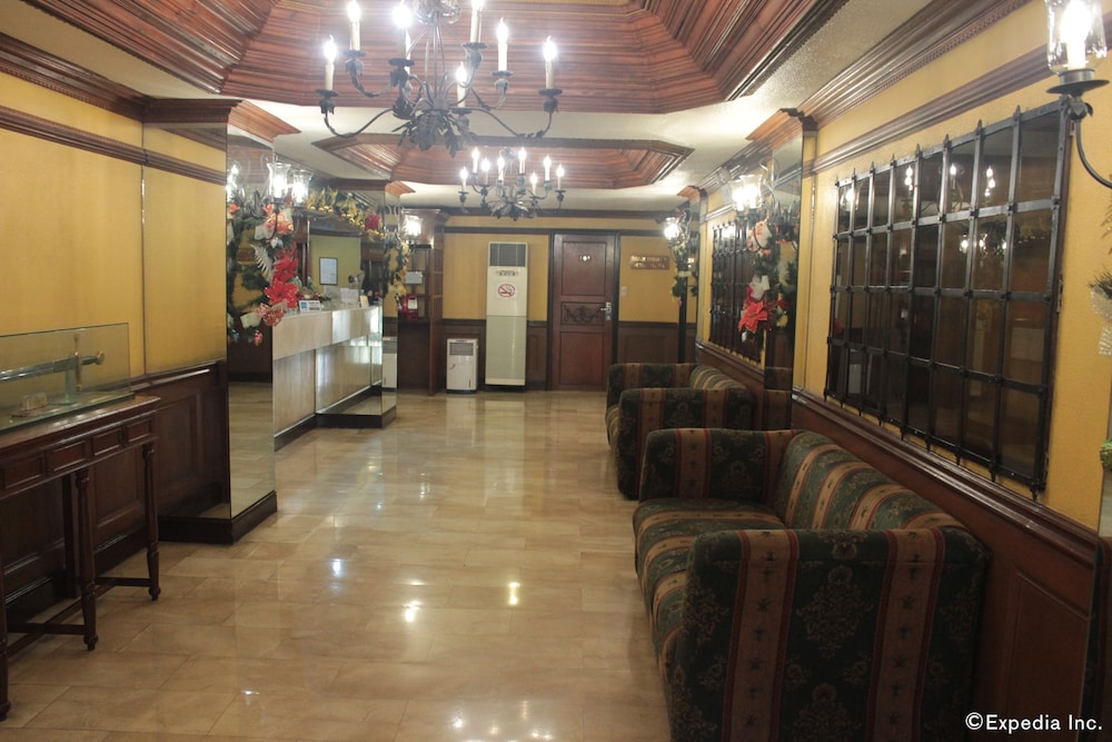 Camelot Hotel Quezon City powered by Cocotel 9/75