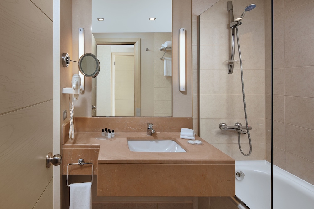 Delta Hotels Istanbul West 44/46