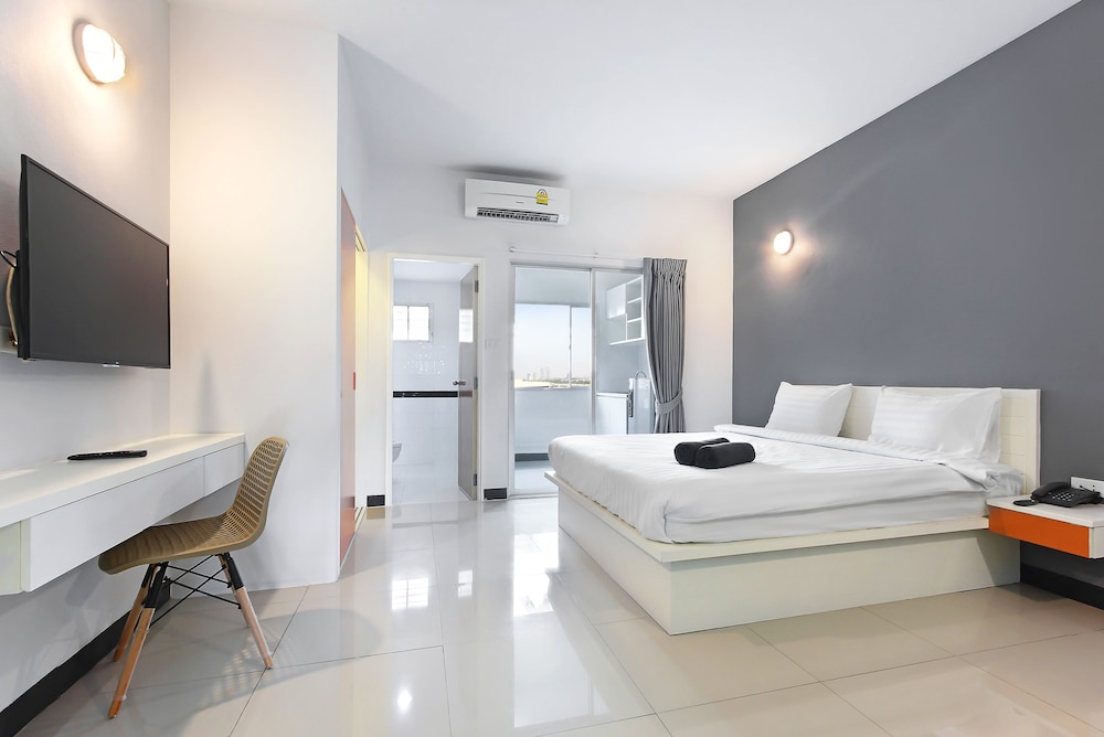 Fullroom 77 Srinakarin 36/68