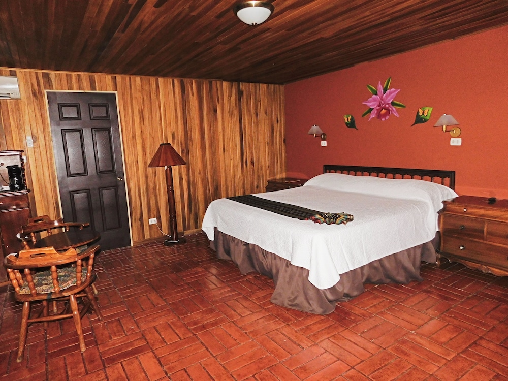 Arenal Lodge 28/73
