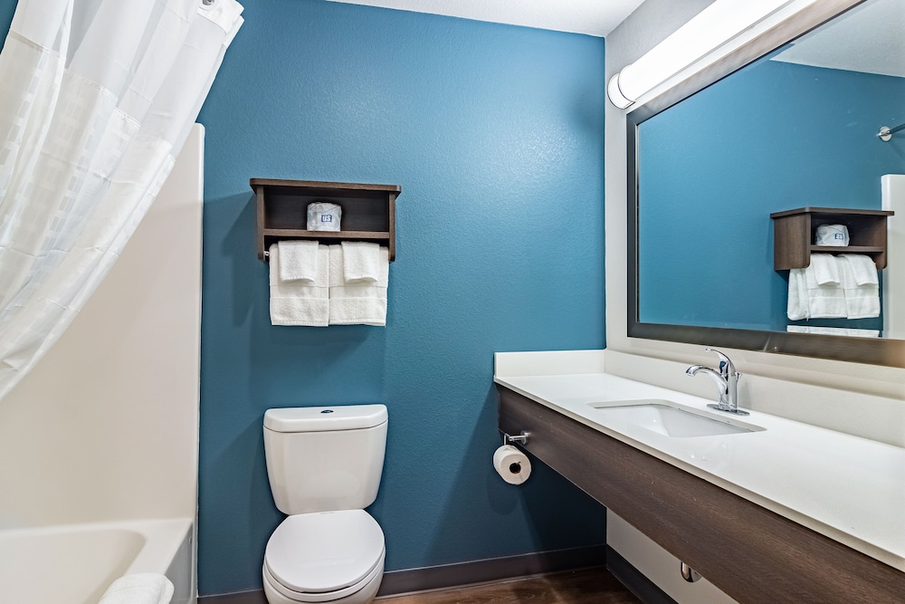 WoodSpring Suites Toledo Maumee 15/17