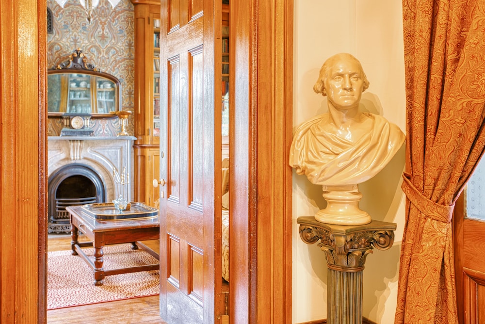 The Victorian Mansion 35/71