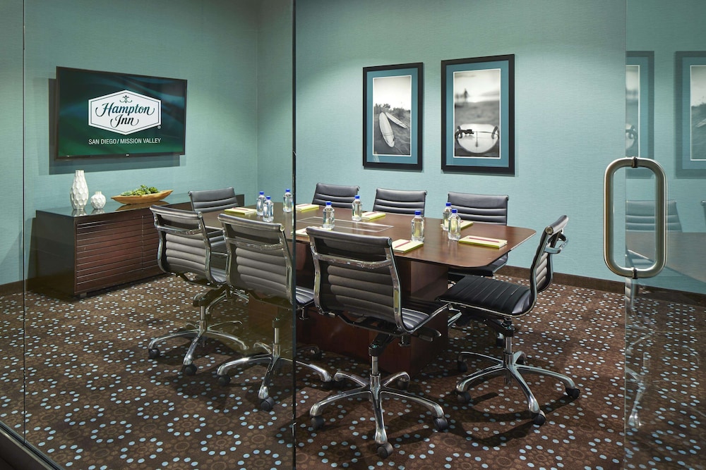 Hampton Inn San Diego/Mission Valley 45/52
