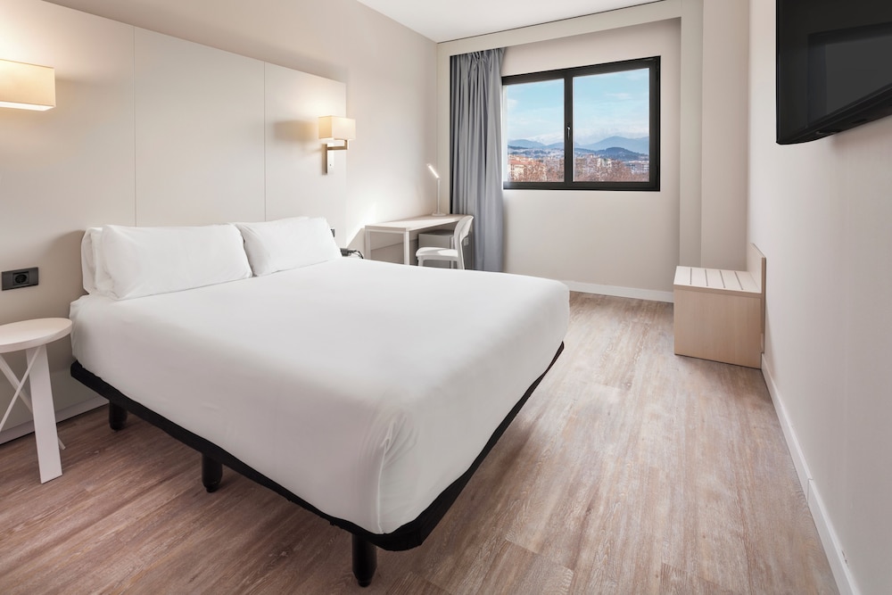 ROOM, DOUBLE BED