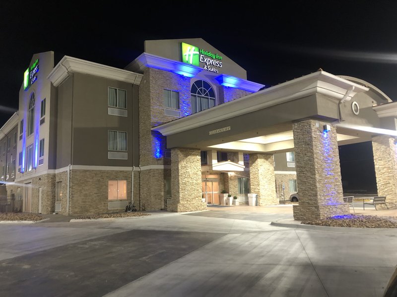 Holiday Inn Express and Suites Woodward Hwy 270 46/46