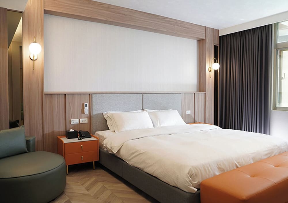 The Riverside Hotel & Motel 8/49