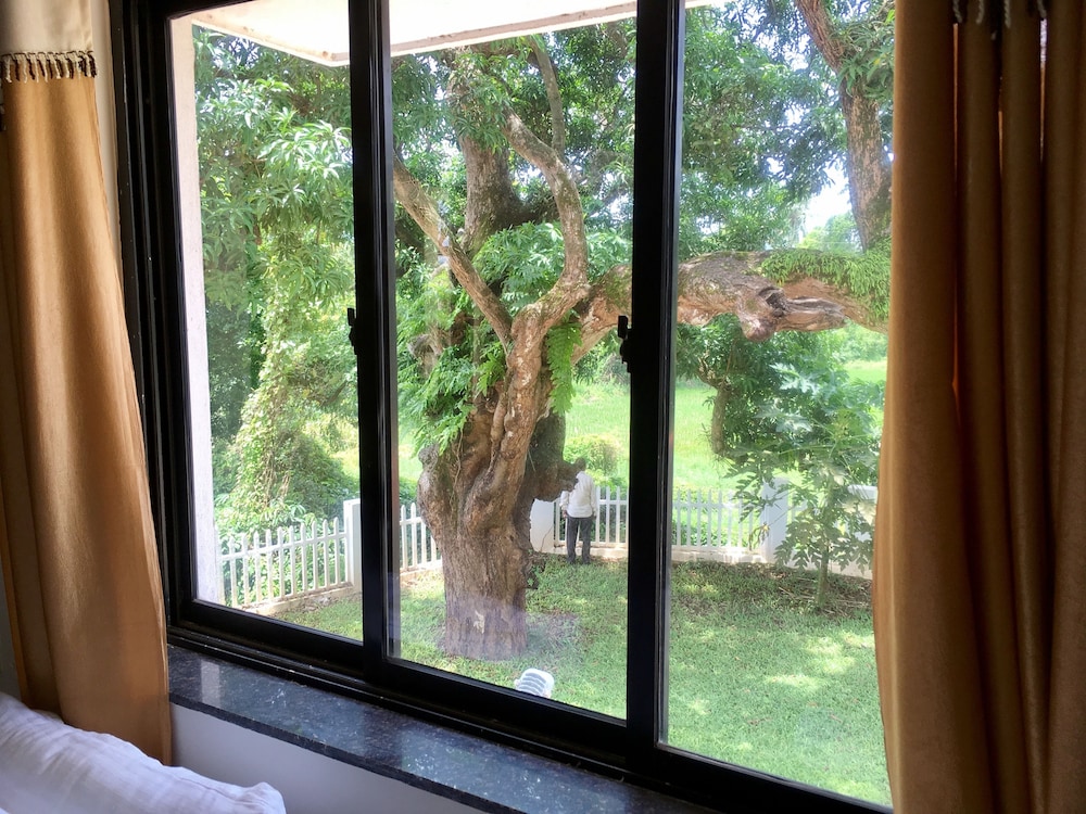 Monarch Suites 13/40