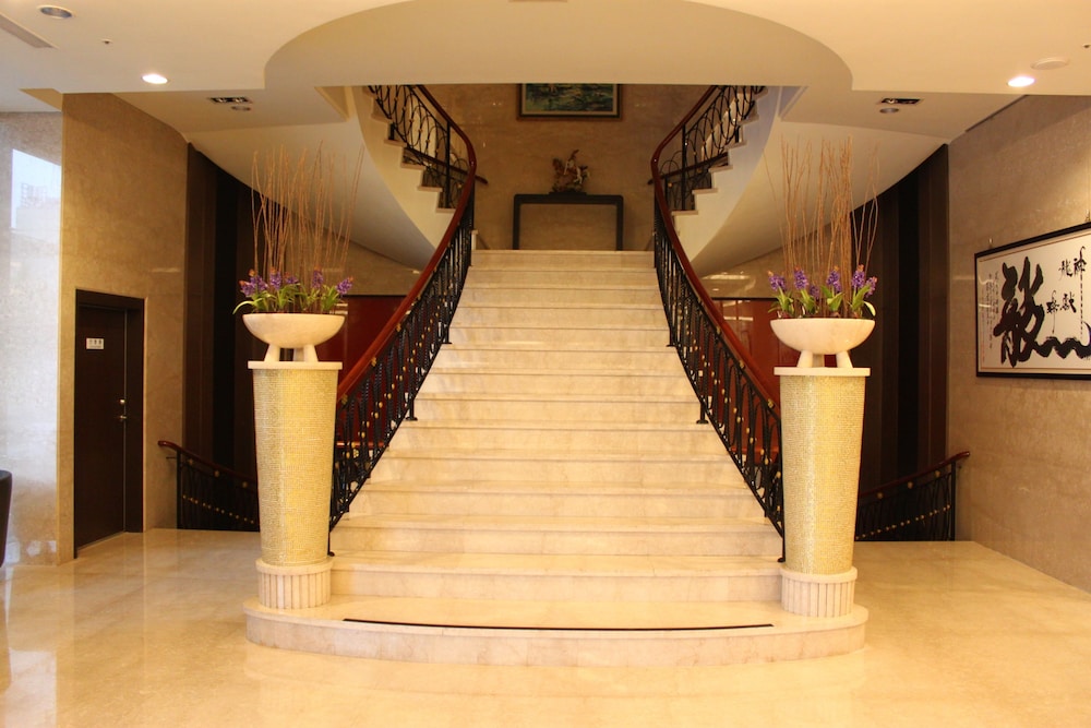 Golden Tulip Zhong Xin Hotel Taichung 12/63