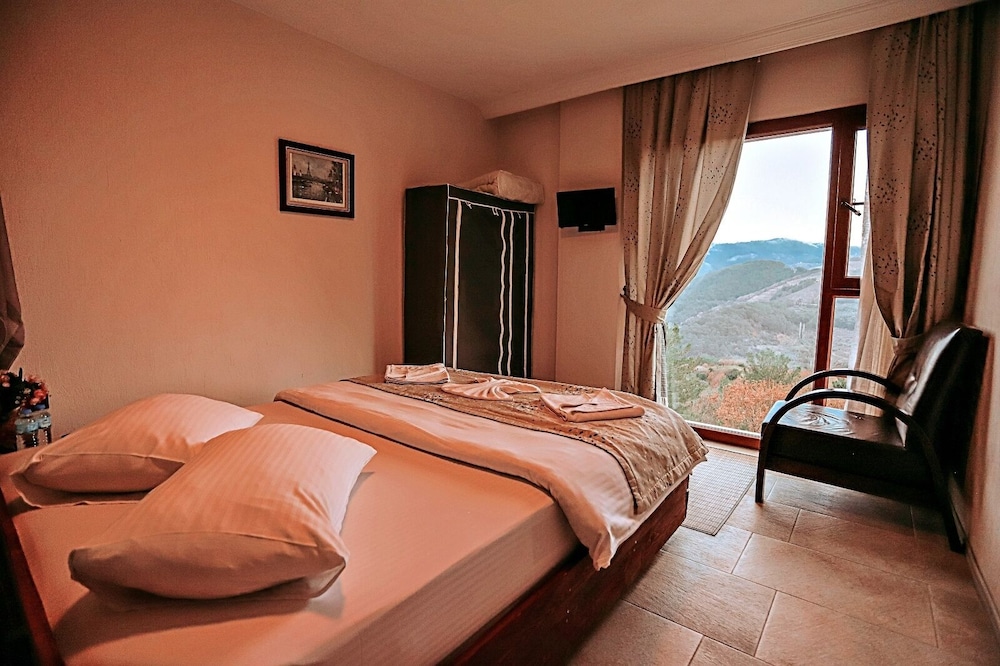 PANORAMIC, DOUBLE BED, VALLEY VIEW, JETTED TUB