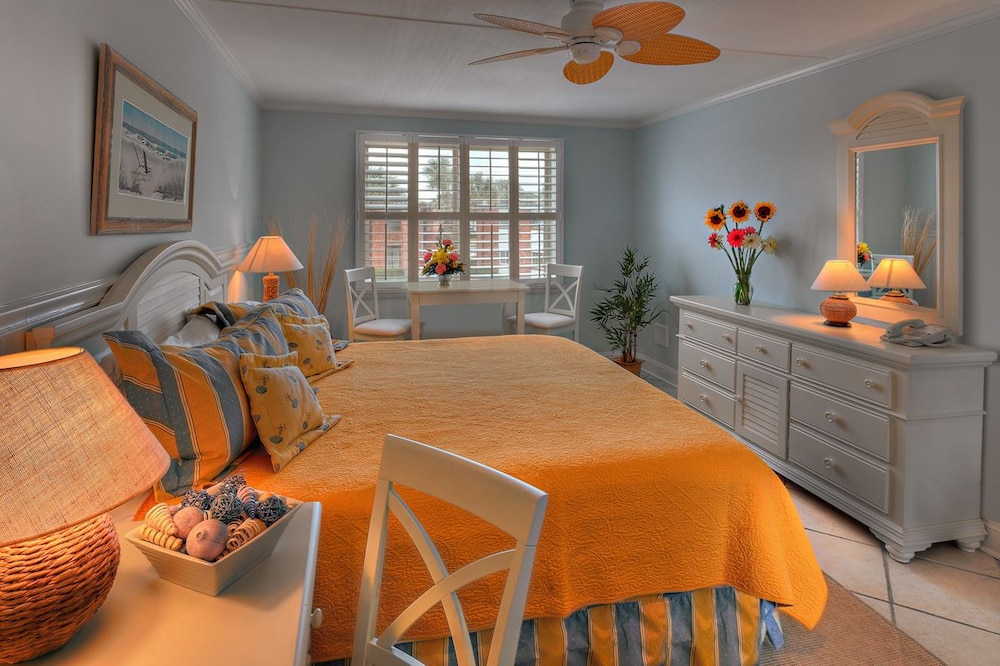 The Oceanfront Litchfield Inn 41/75