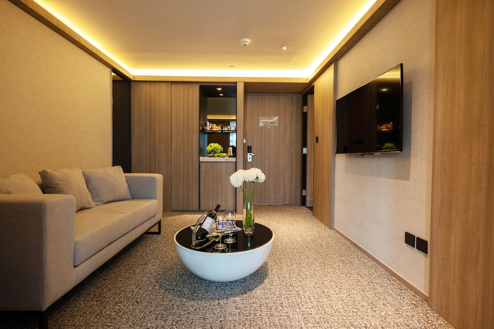 Nathan Hotel 56/72