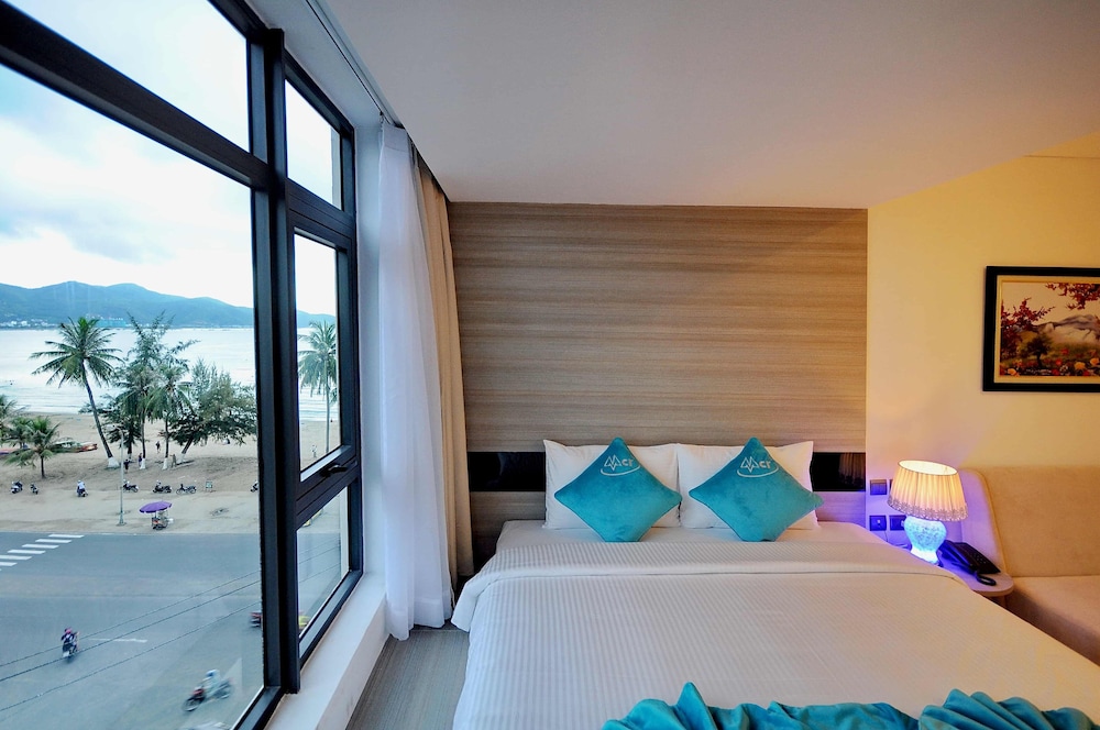 DELUXE, SEA VIEW