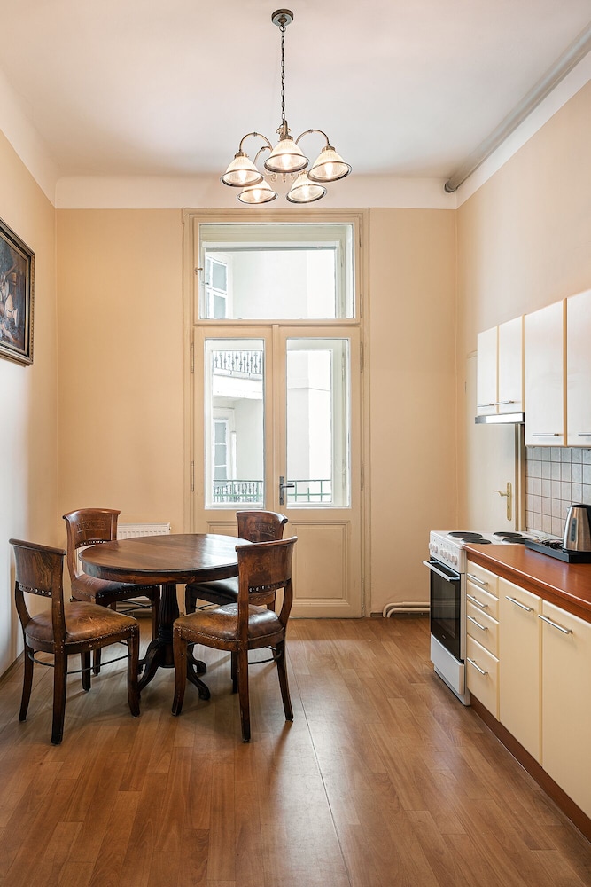 Apartments by BHG 36/48