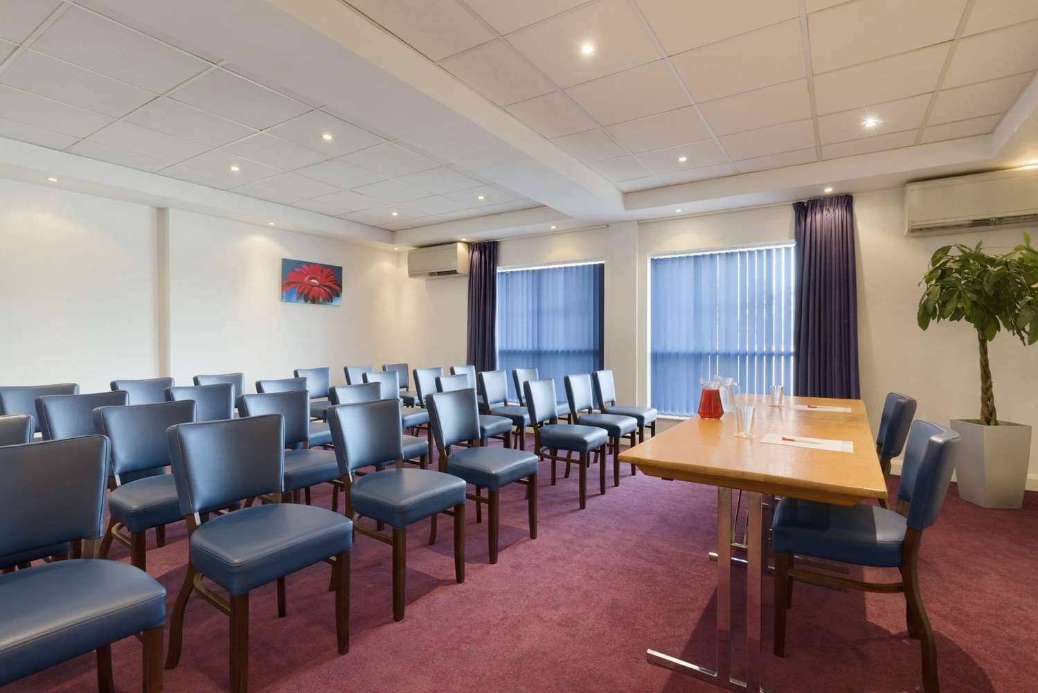 Ramada by Wyndham Wakefield 25/33
