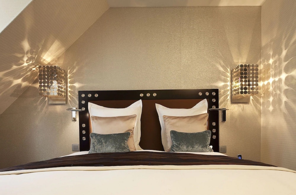 Hotel Le Petit Paris 30/63