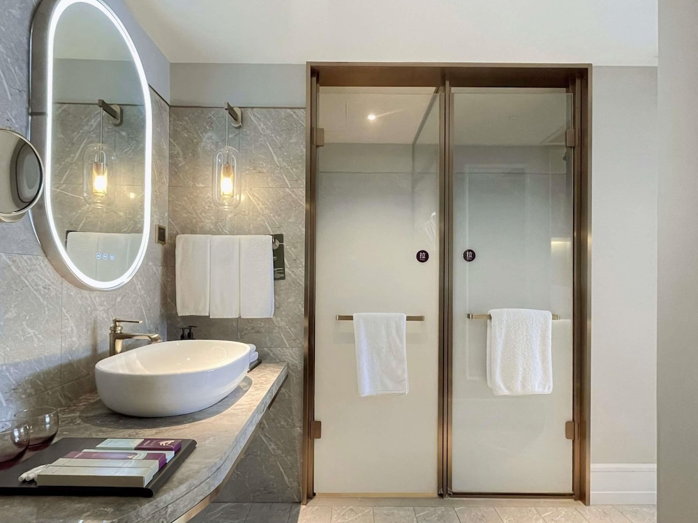Mercure Chengdu Chunxi 63/65