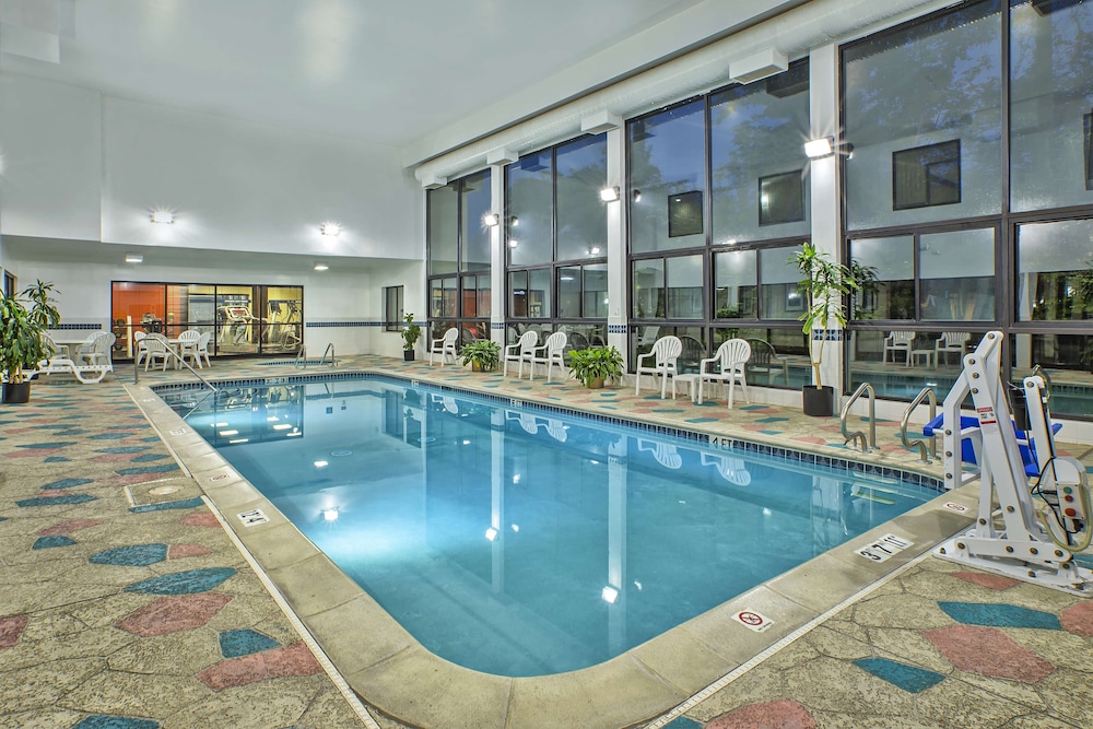 Hampton Inn Hotel Detroit/Belleville-Airport Area in BELLEVILLE - MI