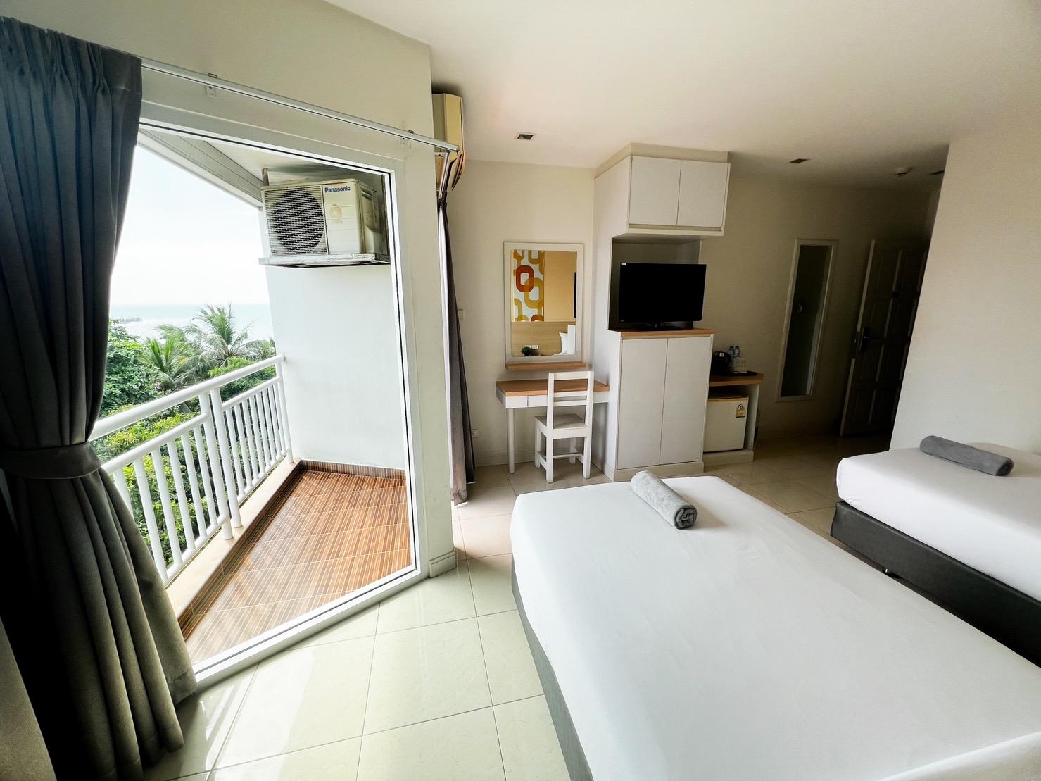 Room, Twin Beds, Partial Sea View