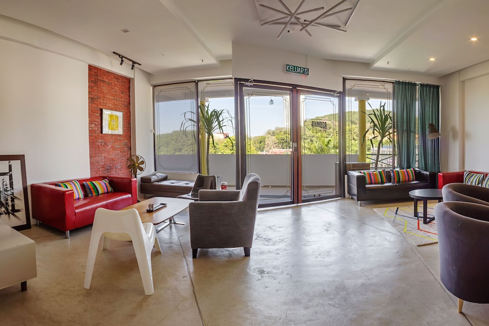 Roomies Suites 18/22