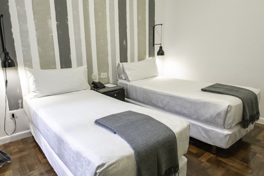 Carsson Hotel 36/67