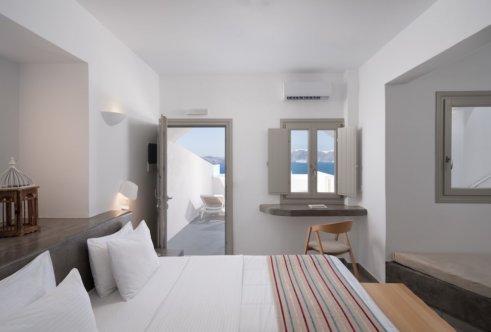 JUNIOR SUITE, CALDERA VIEW, PLUNGE POOL