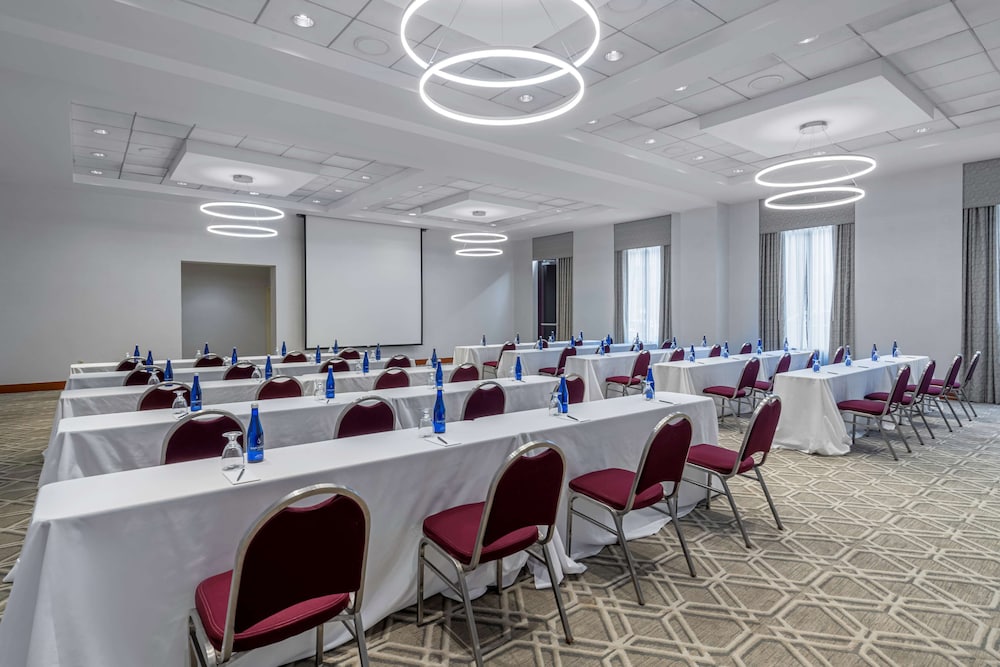 Embassy Suites by Hilton Boston at Logan Airport 45/65