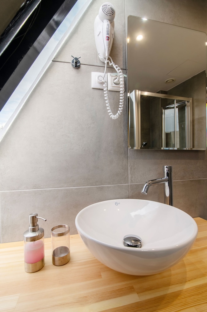 Olvia Suites Athens City Center 32/36