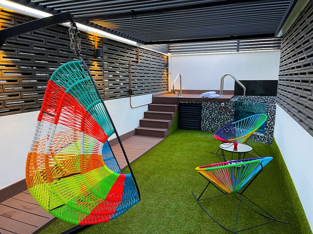Cadillac Hotel Boutique 40/50