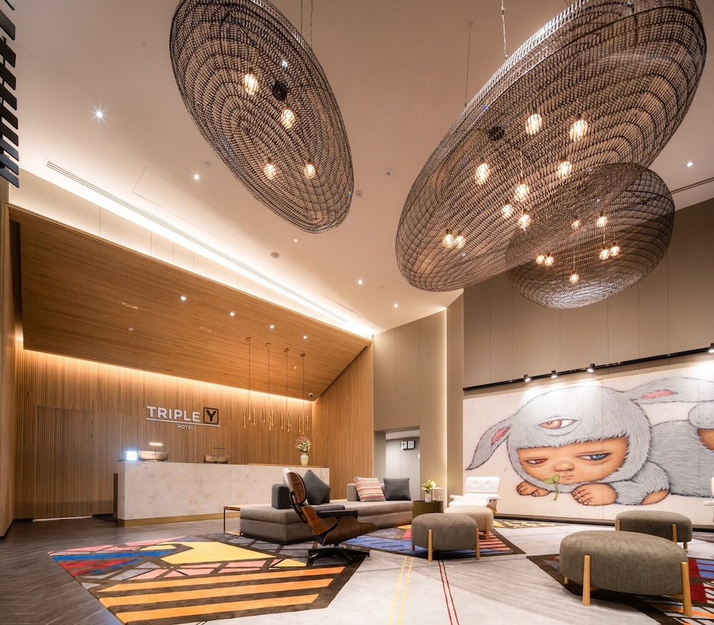 Triple Y Hotel 8/50